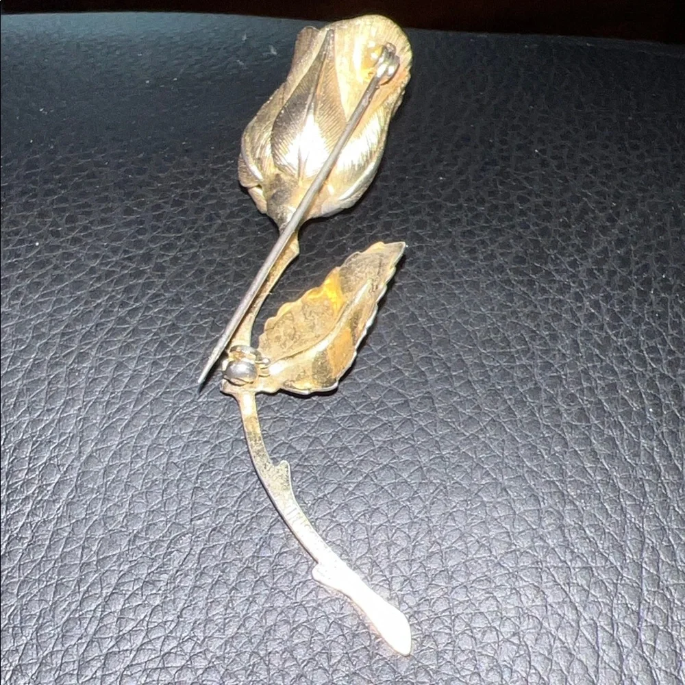 Giovanni Elegant Gold Rose Brooch - Picture 6 of 7